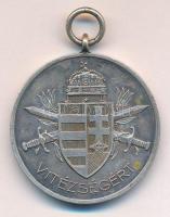 1939. "Magyar Kis Ezüst Vitézségi Érem" ezüstözött Br kitüntetés fémjel és mellszalag nélk...