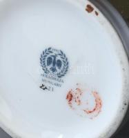 Hollóházi Jurcsák László által tervezett dekorral díszített porcelán váza, matricás, jelzett, kopásn...