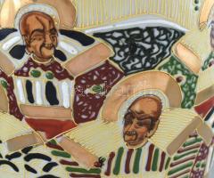 Satsuma jellegű, japán vázapár, kézzel festett, jelzett porcelán, kopásnyomokkal, m: 25 cm