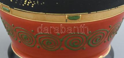 Satsuma jellegű, japán vázapár, kézzel festett, jelzett porcelán, kopásnyomokkal, m: 25 cm