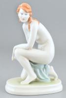 Zsolnay porcelán térdelő női akt, kézzel festett, jelzett, hibátlan, m: 23 cm