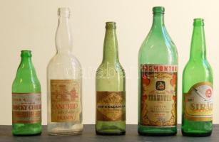 5 darabos üvegtétel, benne "Kis családi sör", "Lánchíd Brandy" és egyéb feliratt...