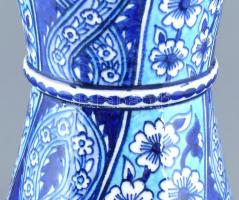Török díszváza, kézzel festett porcelán, jelzés nélkül, m: 49,5cm. A tétel szerepelt a Műgyűjtők Gal...