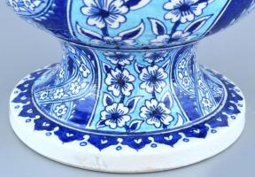 Török díszváza, kézzel festett porcelán, jelzés nélkül, m: 49,5cm. A tétel szerepelt a Műgyűjtők Gal...