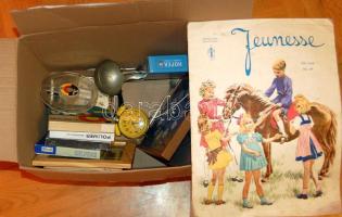 Vegyes bolhapiac tétel órákkal, evőeszközökkel, régi mágnesszalagokkal és egy gyemek divatlappal fra...