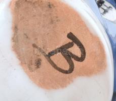 B jelzéssel: Focista fiú. Mázas kerámia, m:29 cm