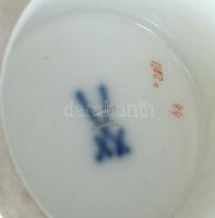 Meisseni váza matricás jelzett: II. osztályú jelzéssel, kis kopással, talpánál lepattanás, m:18cm