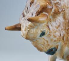 Zsolnay bölény, kézzel festett, hibátlan, jelzett, m: 14,5 cm, h: 16 cm Tervező: Sinkó András