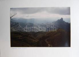 Távol-keleti utazás 42 db nagyméretű művészi igényű fotó kartonlapokon, mappában 43x30 cm