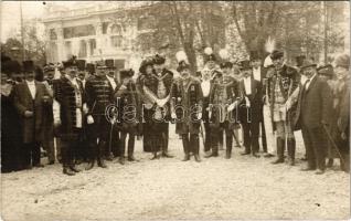 1911 Torino, Turin; előkelő férfiak díszmagyarban / Hungarian noblemen in decorative uniform. photo