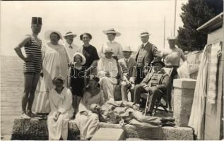 1912 Grado, Cigale, családi nyaralás a strandon / family holiday on the beach. photo