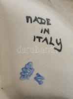 Capodimonte ifjú szüretelő pár. Kézzel festett, jelzett, biszkvit porcelán, hibátlan. m: 24 cm