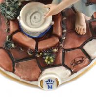 Capodimonte vízhordó lány. Kézzel festett, jelzett, részben biszkvit porcelán, hibátlan. m: 17 cm