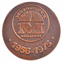 1975. A Metrimpex 20 éves fennállása kétoldalas Br emlékplakett, hátoldalán gravírozva, eredeti fa tokban (58mm) T:2 ph