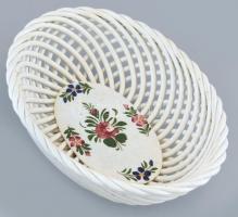 Hollóháza kerámia fonott tálka, virágmintával, kézzel festett, jelzett, mázrepedésekkel, lepattanáso...