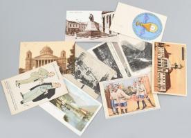 Vegyes cipősdoboznyi fotó tétel, gyerekportrék, családi életképek, képeslapok, stb., vegyes méretben