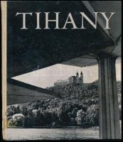 Tihany. Fotóalbum Gyökér László fekete-fehér fotóival. Passuth László előszavával. Bp., 1967, Kossuth-ny. Kiadói félvászon-kötés, kissé foltos, kissé kopott borítóval, volt könyvtári példány.