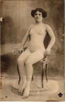 Erotikus meztelen hölgy / Erotic nude lady (fa)