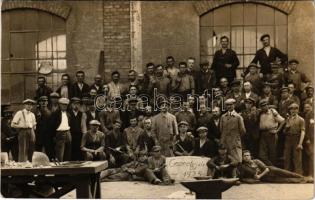 1925 Budapest (?), Cementgyári gépműhely, munkások csoportképe. photo