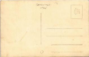 1925 Budapest (?), Cementgyári gépműhely, munkások csoportképe. photo