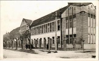 Óbecse, Ó-Becse, Stari Becej; Középiskola épülete / high school