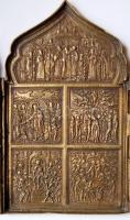 Négy részből álló (Poliptychon) sárgaréz házioltár a XIX. századból, gyönyörűen kidolgozott Jézus él...