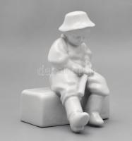 Zsolnay botfaragó porcelán fiúcska, fehér mázas, jelzett, (tervezte: Sinkó András), egészen apró mázhibával, 14,5x11,5x10,5 cm