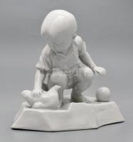 Zsolnay porcelán kisfiú tyúkocskával, fehér mázas, jelzett, (tervezte: Sinkó András), apró mázhibákkal, 14×16 cm