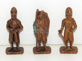 3 darab bronz kiskatona szépen kidolgozva (4 cm magas)