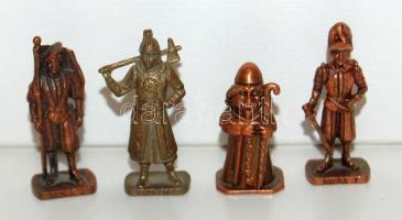 4 darab bronz kiskatona szépen kidolgozva (4 cm magas)