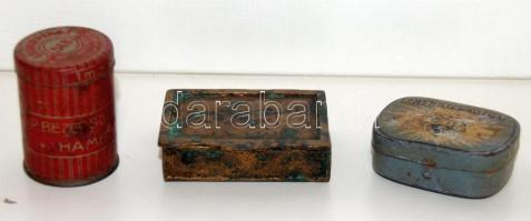 Apró doboz tétel, benne: réz gyufatartó, leukoplastos és egy rhenatit kő tárolására használt dobozka