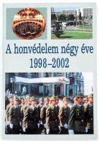 A honvédelem négy éve 1998-2002. Szerk.: Holló József. Bp., 2002, Zrínyi. Kiadói kartonált papírkötés. Jó állapotban.