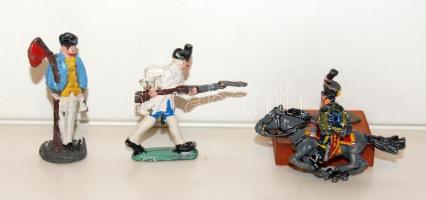3 db ólom katona, egy levehető lovassal sérülten / 3 lead soldiers