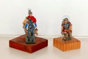 1 db ólom római katona és egy római lovas talapzattal / 1 lead roman soldier and 1 roman horseman wi...