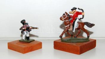 1 db ólom katona és egy magyar honfoglaló lovas talapzattal / 1 lead soldier and 1 counquering horse...