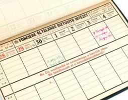 1942 A Fonciére Általános Biztosító Intézet asztali naptára bejegyzésekkel, László Gy. grafikájával ...