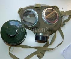 Polgárvédelmi vászon gázálarc szűrővel az 1980-as évekből