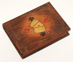 XX. század derekán készített kézi faragású két kártyapakli tárololására alkalmas fadoboz (17x13cm)