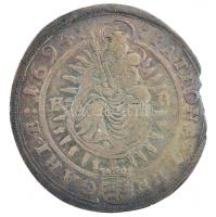 1694K-B 15kr Ag "I. Lipót" (4,93g) T:3 patina, kitörés
Hungary 1694K-B 15 Kreuzer Ag &quo...