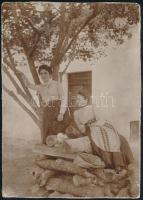 1901 Két lány, kabinetfotó 13x17 cm