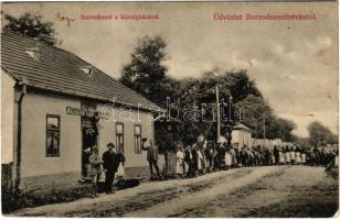 1919 Szentistván, Borsodszentistván; községháza, fogyasztási szövetkezet üzlete, falubeliek csoportképe