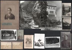 cca 1900-1940 13 db Erdélyben készült fénykép, közötte keményhátúak