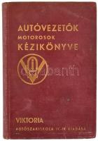 Autóvezetők motorosok kézikönyve. Összeáll.: Blázy János. Bp., 1940, Pápai Ernő-ny., 428 p.+ 2 (az egyiken közlekedési jelzésekkel) t. Korabeli reklámokkal. Negyedik kiadás. Kiadói aranyozott egészvászon-kötés, kopott borítóval, aláhúzásokkal, bejelölésekkel, jegyzetekkel.