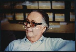 Rodolf Hervé (1957-2000): Victor Vasarely (1906-1997) festőművész párizsi műtermében, hátoldalán pecséttel jelzett fotó, 23,5x16 cm