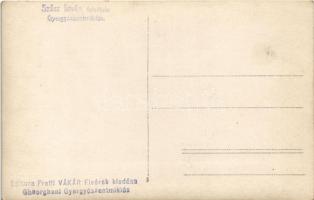 Gyergyószentmiklós, Gheorgheni; Gyilkos-tói menedékház télen. Szász István felvétele. Vákár Fivérek ...