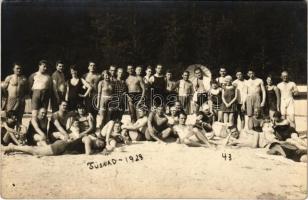 1928 Tusnádfürdő, Baile Tusnad; fürdőzők csoportképe a strandon / beach, bathers. Adler photo