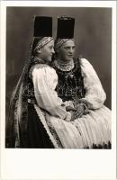Erdélyi népviselet / Transylvanian folklore, traditional costumes. photo