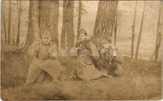 Osztrák-magyar katonák távcsővel / WWI Austro-Hungarian K.u.K. military, soldiers with binoculars. photo (EB)