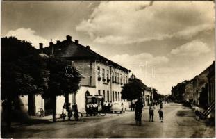 Dunaszerdahely, Dunajská Streda; utca, automobil, kerékpárok / street view, automobiles, bicycles (fa)