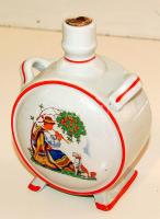 Furulyázó juhásszal és leánykával díszített Zsolnay porcelán kulacs (14cm magas)